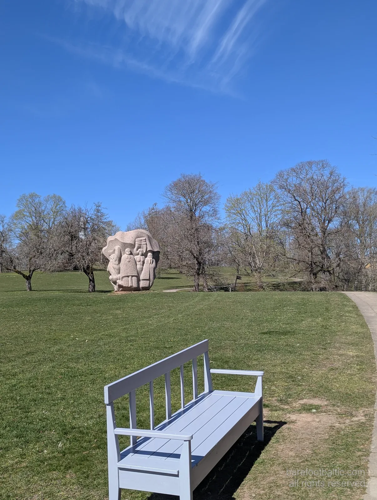Scultura in granito a Dainu kalns, la Collina delle Daine, Turaida, Lettonia