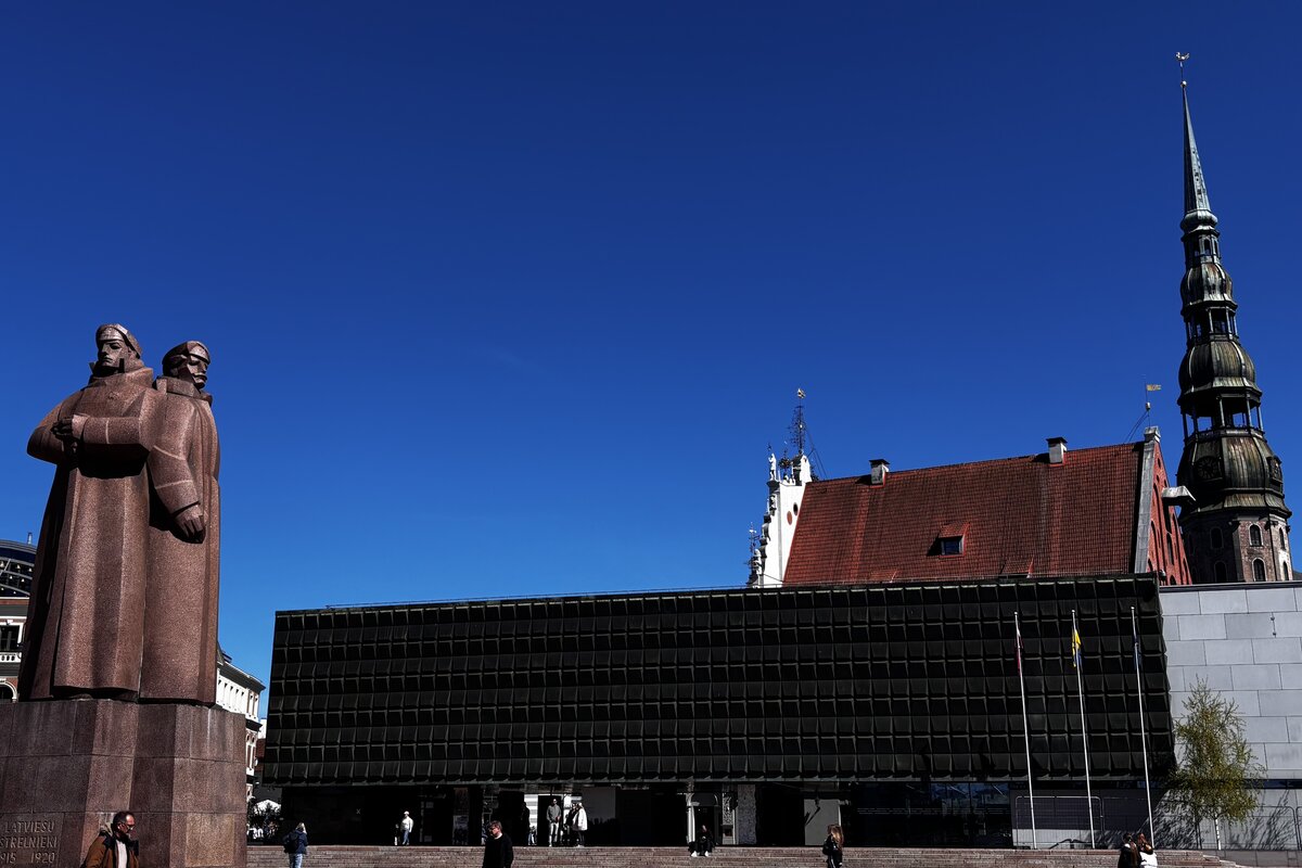 Il Monumento ai fucilieri lettoni e il Museo dell'Occupazione della Lettonia, Riga.