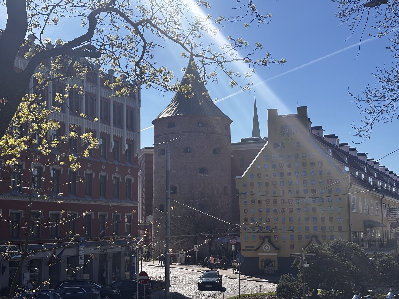 La Torre delle Polveri (Pulvertornis) a Riga, Lettonia, l&rsquo;unica torre difensiva medievale superstite, oggi sede del Museo della Guerra lettone.