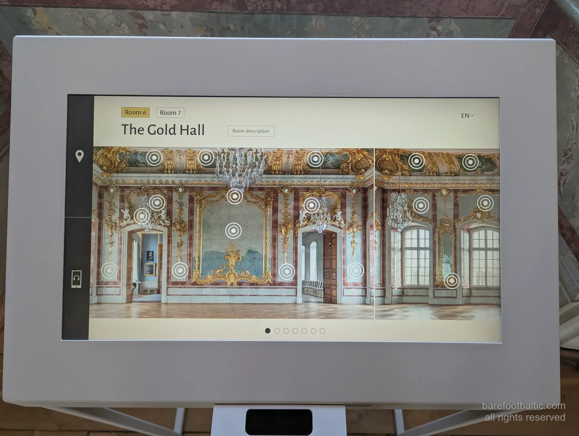 La Sala d’Oro nel palazzo di Rundāle, Lettonia, stucchi dorati e plafone del soffitto di Martini e Zucchi.