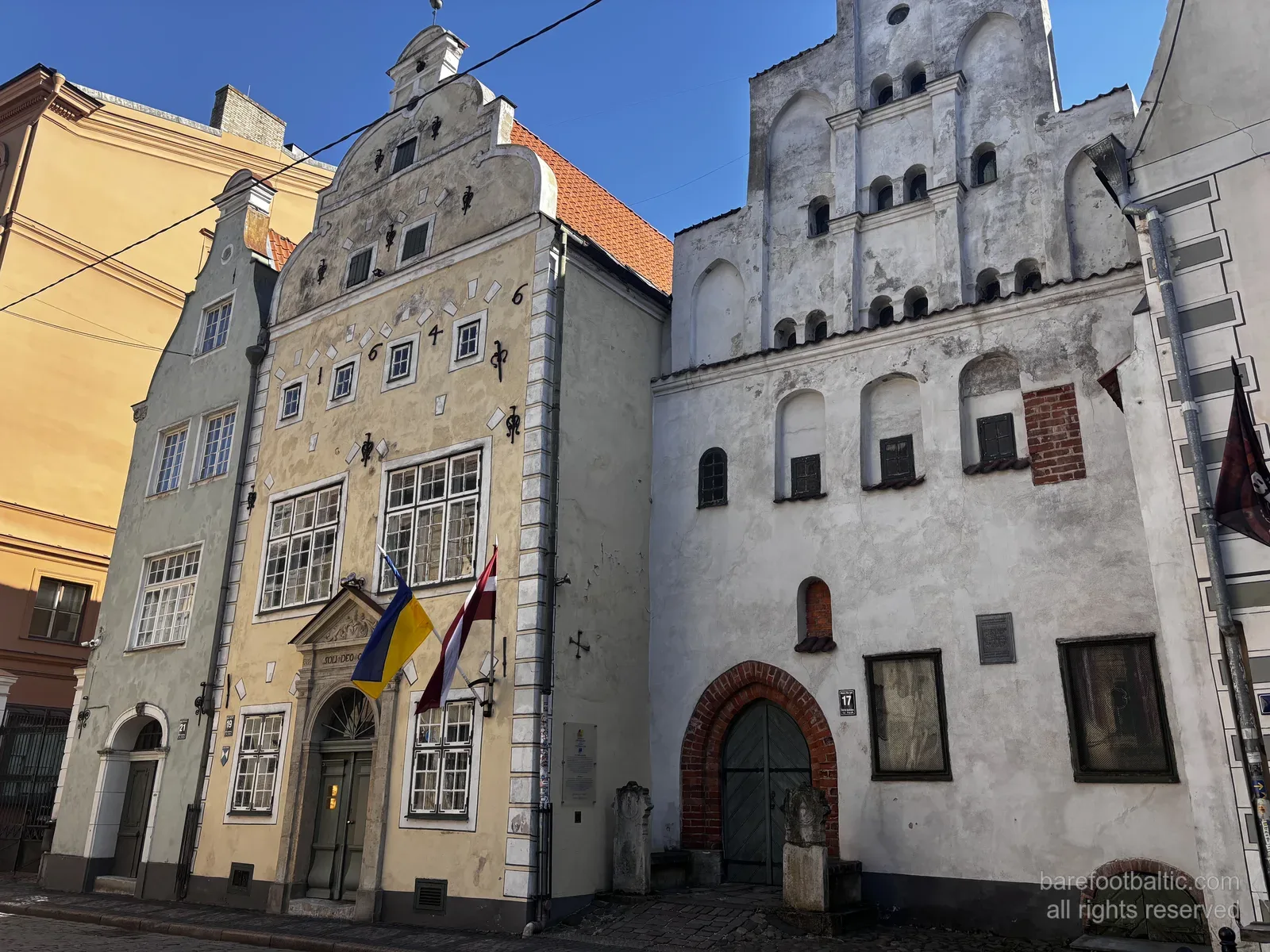Le case dei Tre Fratelli su Mazā Pils iela 17, 19, 21 affiancate nella Città Vecchia di Riga, in Lettonia.