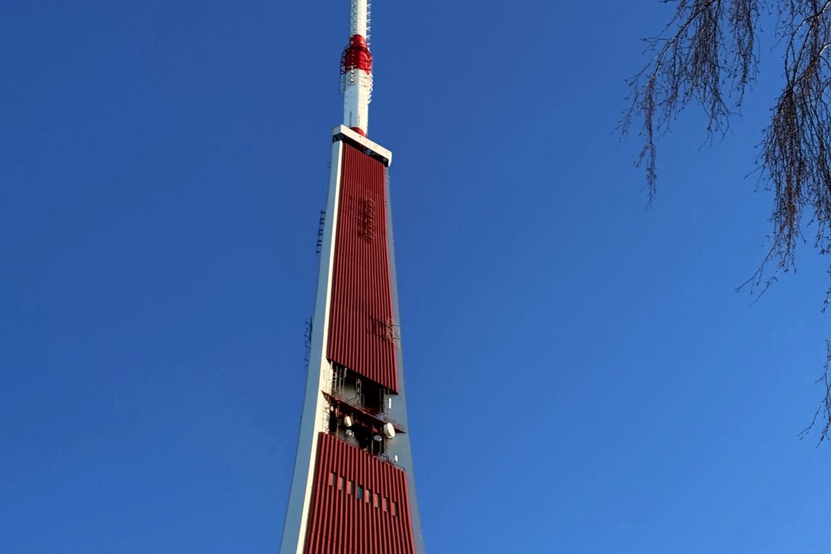 La Torre della TV di Riga di 368.5 m, la struttura autoportante più alta dell'Unione Europea.