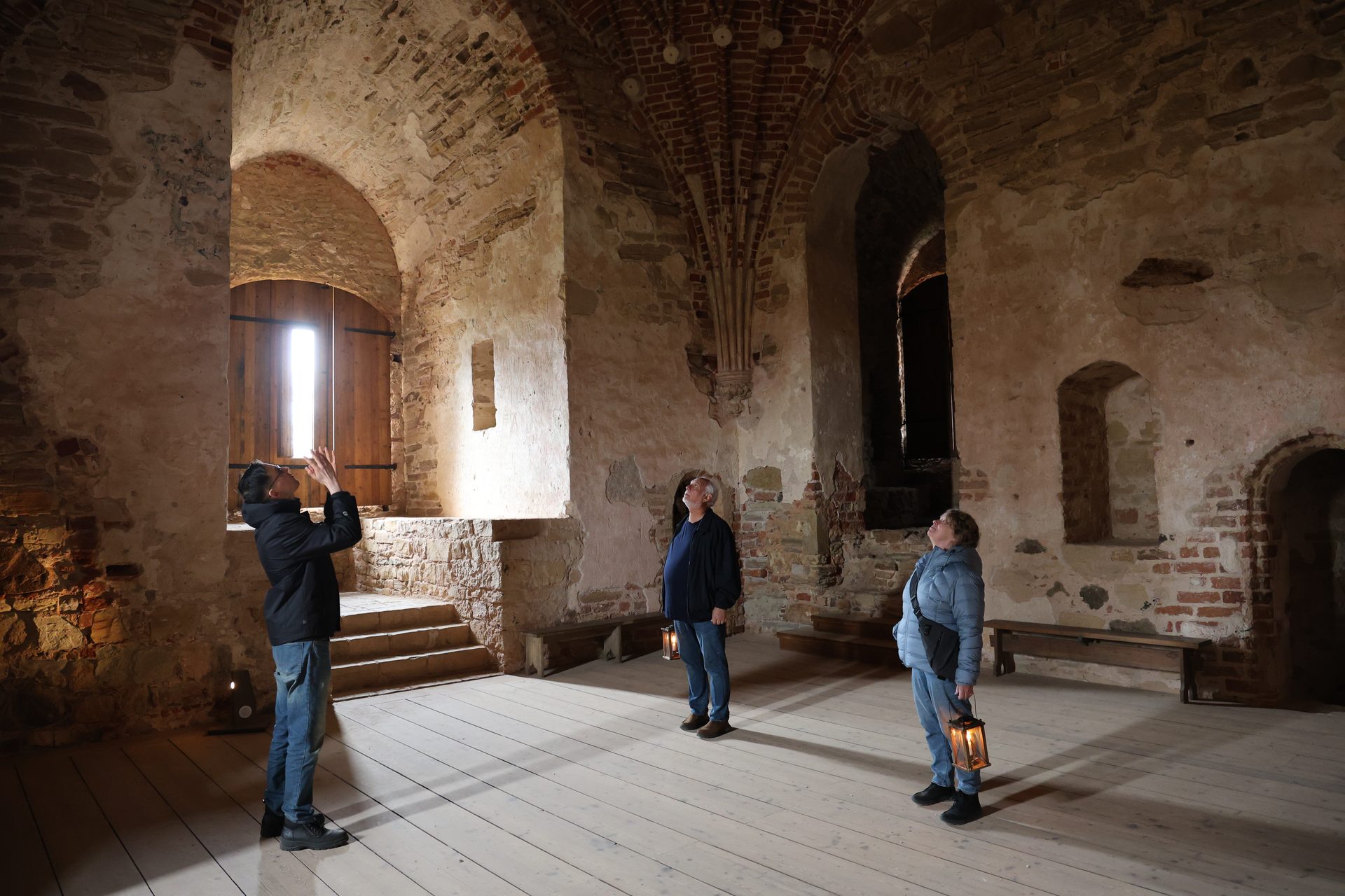 Dettaglio della muratura all'interno del castello di Cēsis